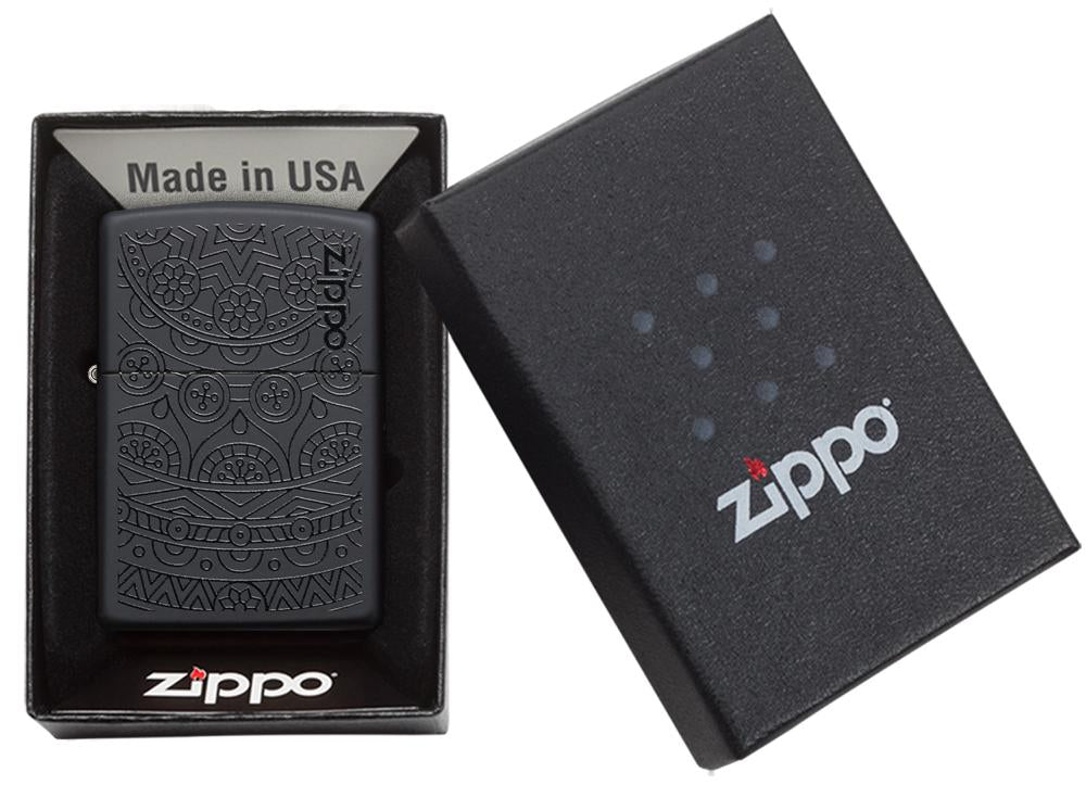 Zapalniczka Zippo czarna ze wzorem mandali w otwartym pudełku