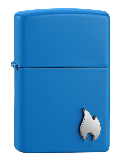 Klasyczna zapalniczka Sky Blue Matte ozdobiona godłem płomienia