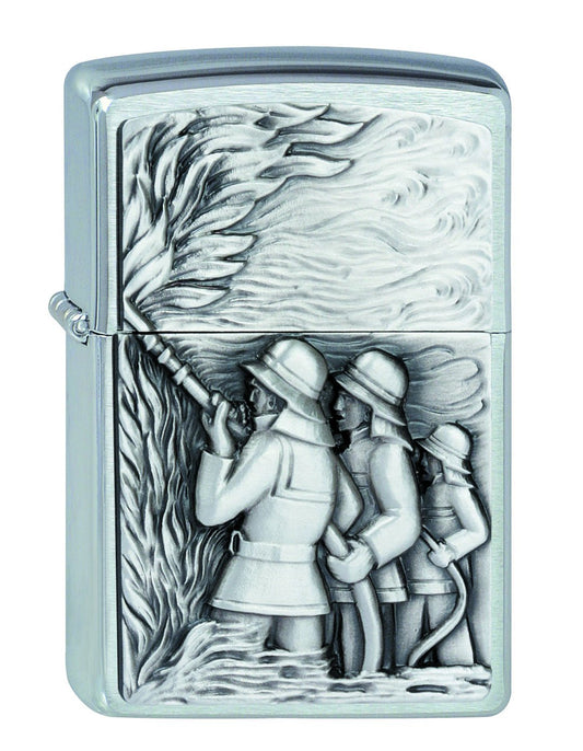 Widok z przodu kąt 3/4 zapalniczka Zippo chrom 3 strażaków gasi pożar