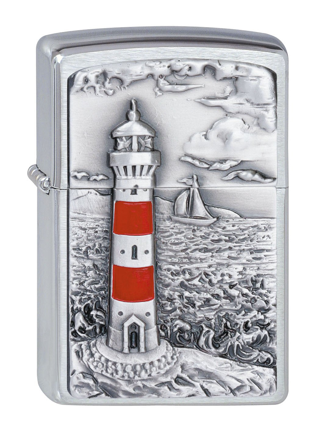 Widok z przodu kąt 3/4 zapalniczka Zippo chrom emblemat z latarnią morską na morzu z żaglowcem w tle