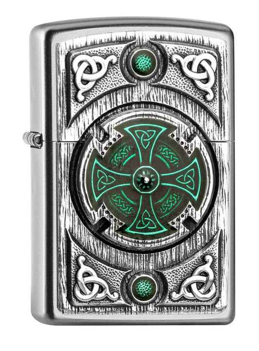 Widok z przodu kąt 3/4 zapalniczka Zippo emblemat z krzyżem celtyckim
