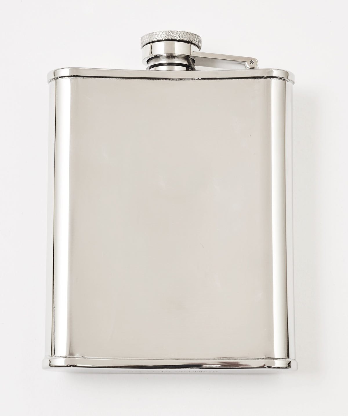 Widok z tyłu piersiówka Zippo ze stali nierdzewnej z logo Zippo w prawym dolnym rogu