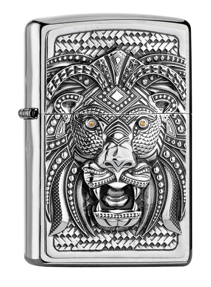 Widok z przodu kąt 3/4 zapalniczka Zippo emblemat z lwem z dziką grzywą