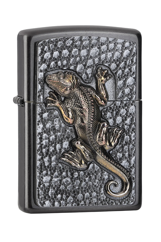 Widok z przodu kąt 3/4 zapalniczka Zippo szara emblemat z gekonem