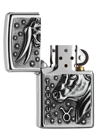 Widok z przodu zapalniczka Zippo Street Chrome z emblematem byka i napisem Taurus otwarta
