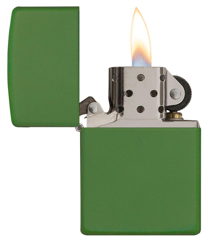 Zapalniczka Zippo Moss Green Matte model podstawowy otwarta z płomieniem