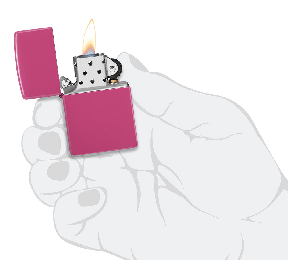 Zippo Feuerzeug sanftes Pink Frequency Basismodell geöffnet mit Flamme in stilisierter Hand