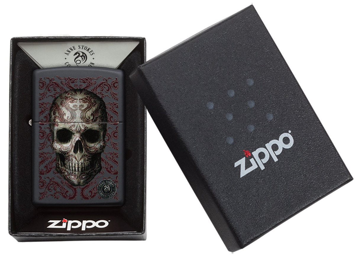  Zapalniczka Zippo czaszka otoczona zawijasami w otwartym pudełku