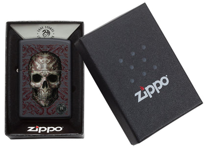  Zapalniczka Zippo czaszka otoczona zawijasami w otwartym pudełku