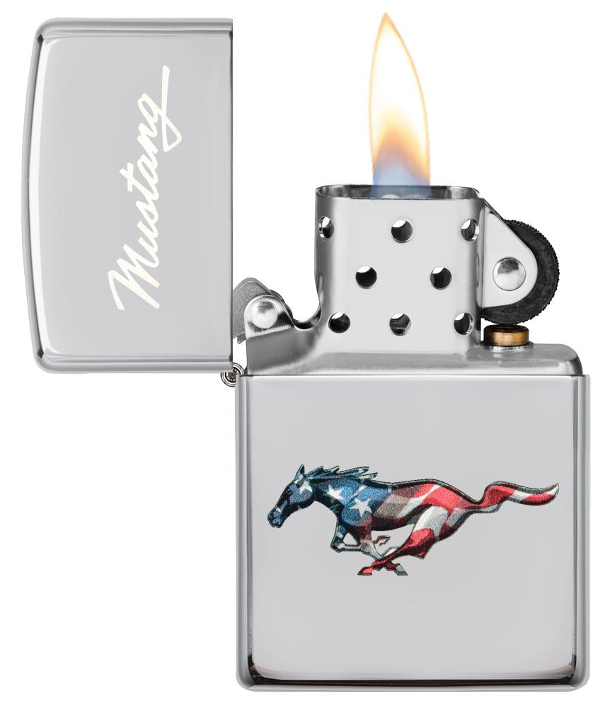 Zapalniczka Zippo chrom mustang w kolorach flagi USA otwarta z płomieniem
