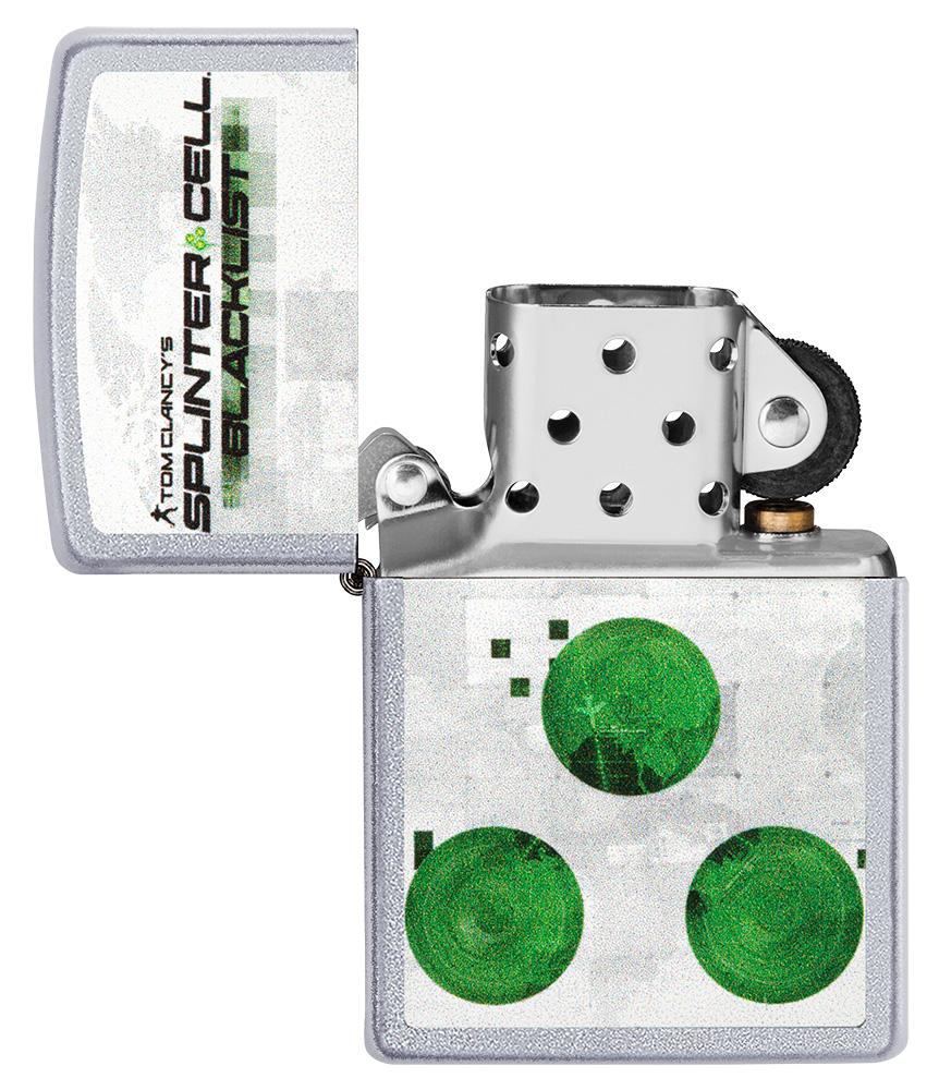 Widok z przodu zapalniczka Zippo chrom szczotkowany motyw Tom Clancys Splinter Cell® otwarta
